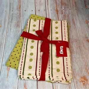 NEW Tag Brand (2) Christmas Holiday Kitchen Towel Set